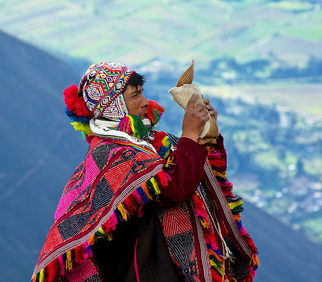 Les 9 rites Munay-Ki - Paqo un Laïka Q’ero appelant les Apus.